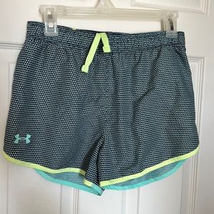 Under Armour Youth XL shorts. Drawstring waist. Great condition.